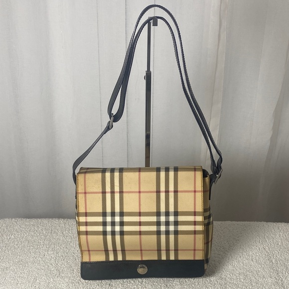 Burberry Handbags - GUC Burberry Nova Check Messenger Bag
